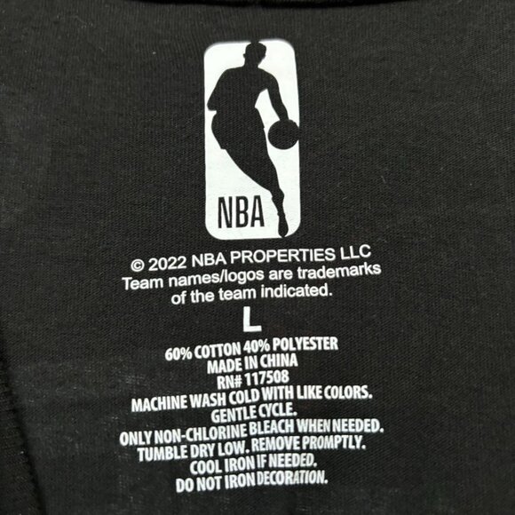 Chicago Bulls Established 66 NBA Franchise Logo Crop Top L - Picture 4 of 4